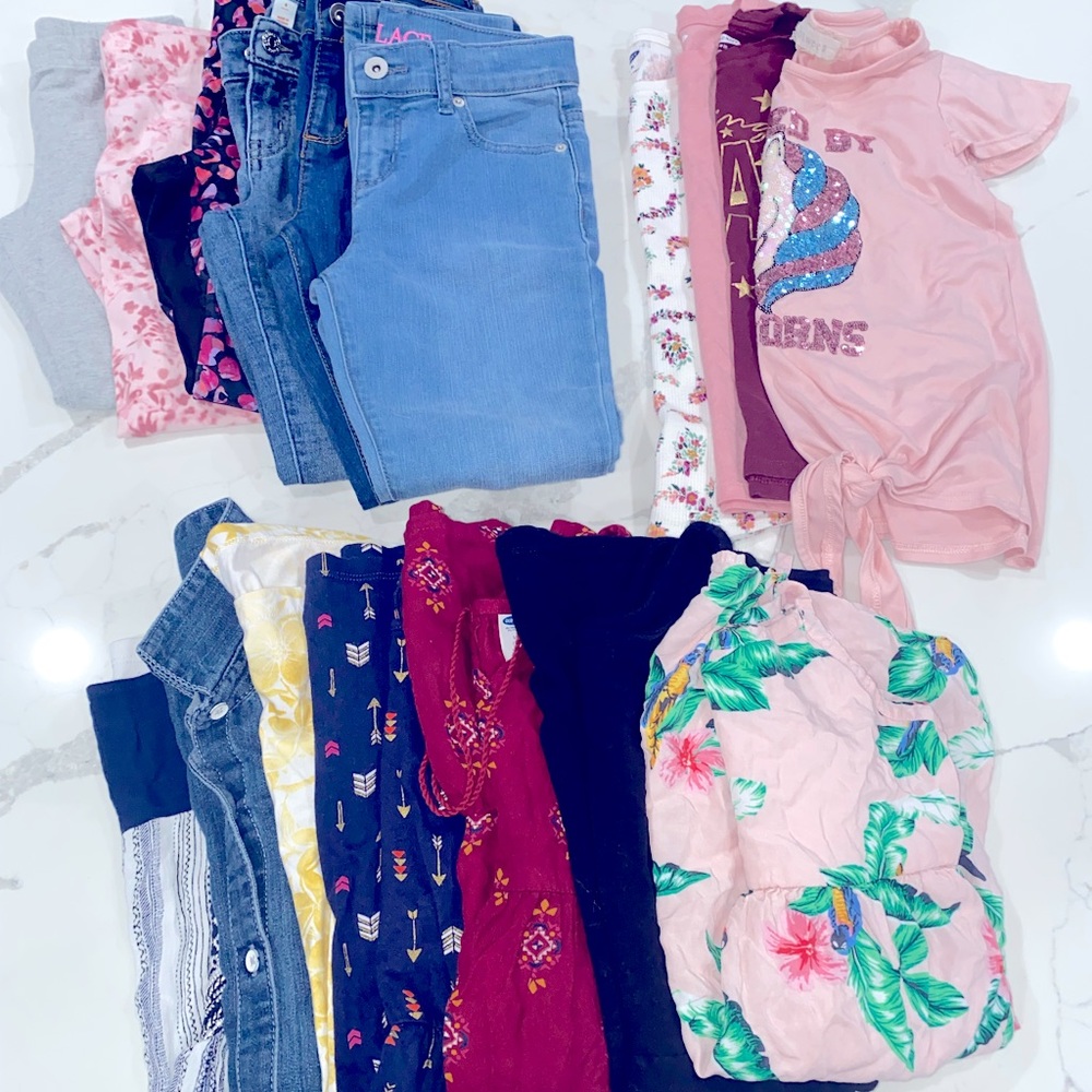 Lot of Girls Clothing - 17 Pieces